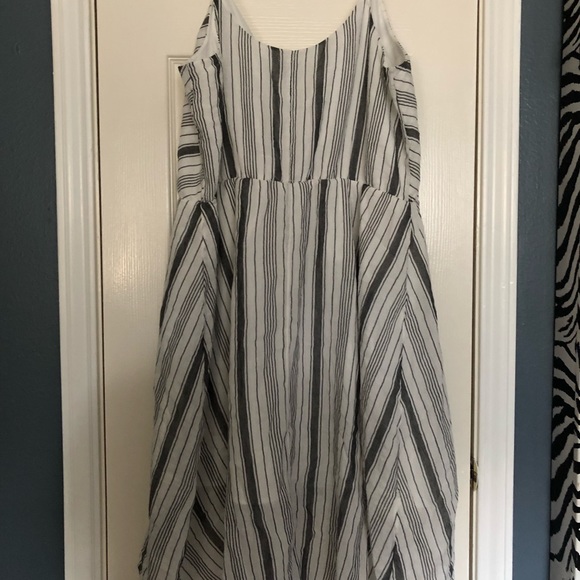 Gray and white striped, high to low dress - Picture 8 of 8